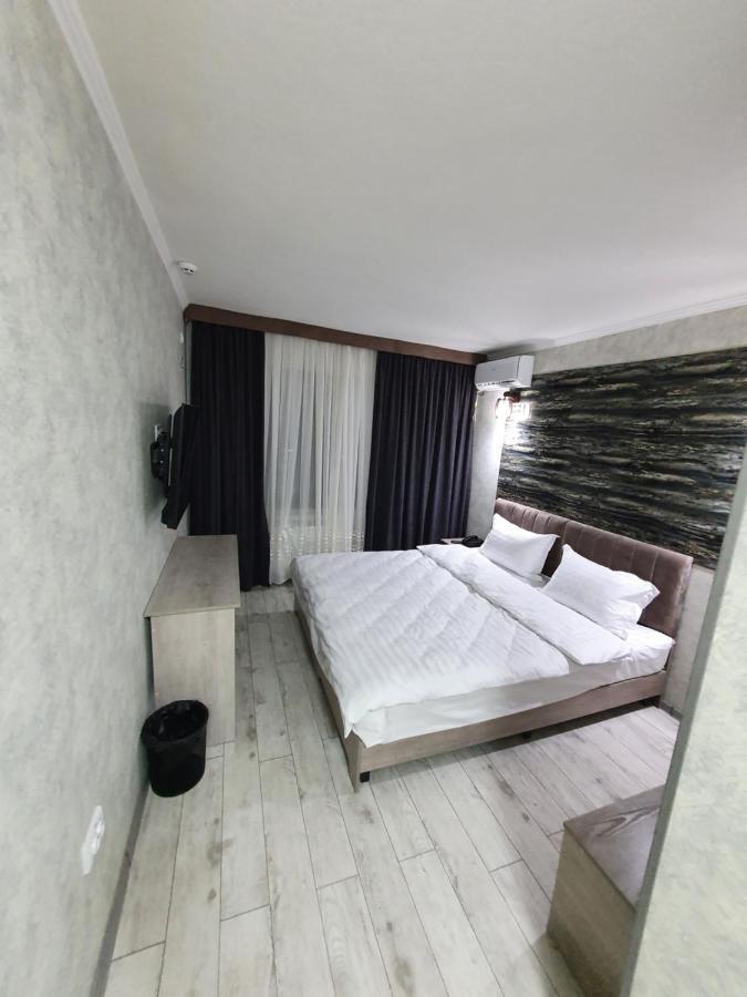 Artist Regenci Hotel Tashkent Exterior photo